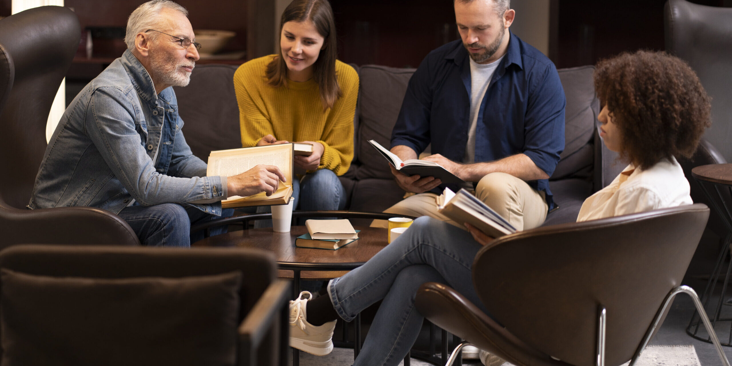 pessoas-de-tiro-completo-no-clube-livro Holding Familiar: o que é, como funciona e quais as vantagens para proteger seu patrimônio