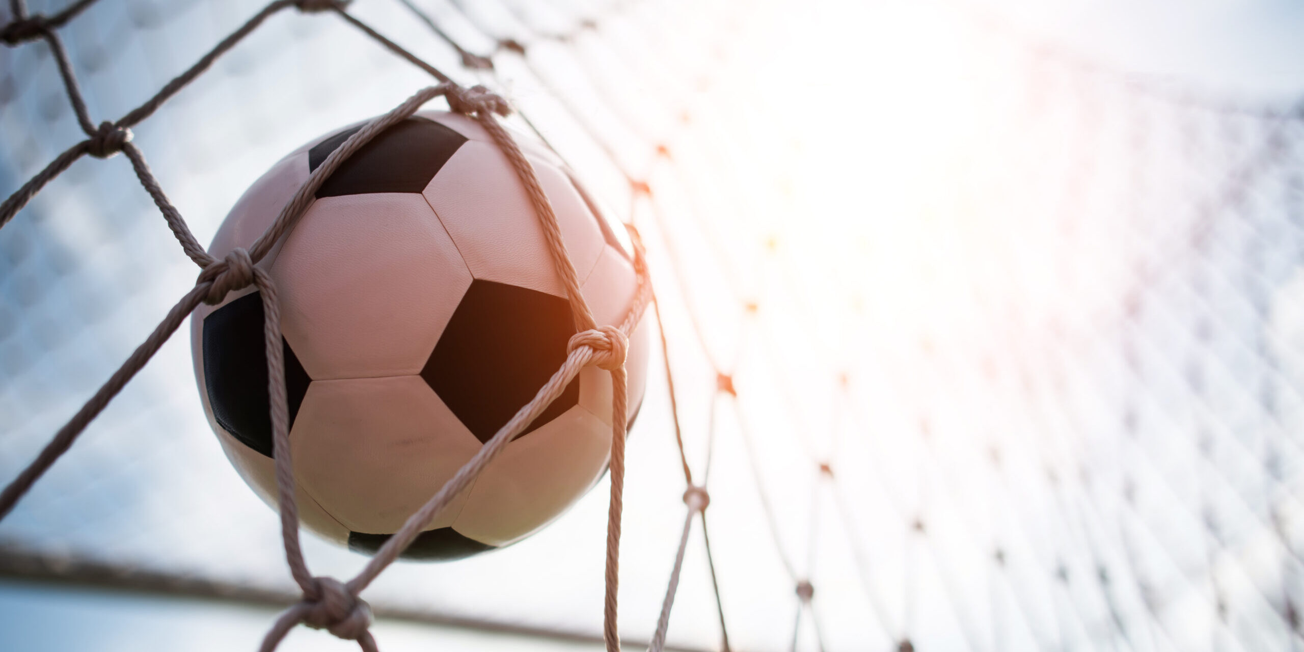 Soccer into goal success concept O que a Recuperação Judicial dos clubes de futebol revela sobre a gestão do esporte no Brasil?